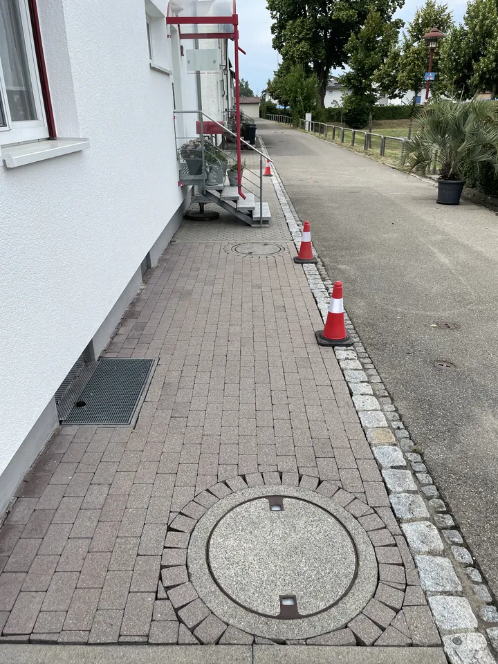 Bad Saulgau, Stellplatz aus rotem Pflaster, nachher