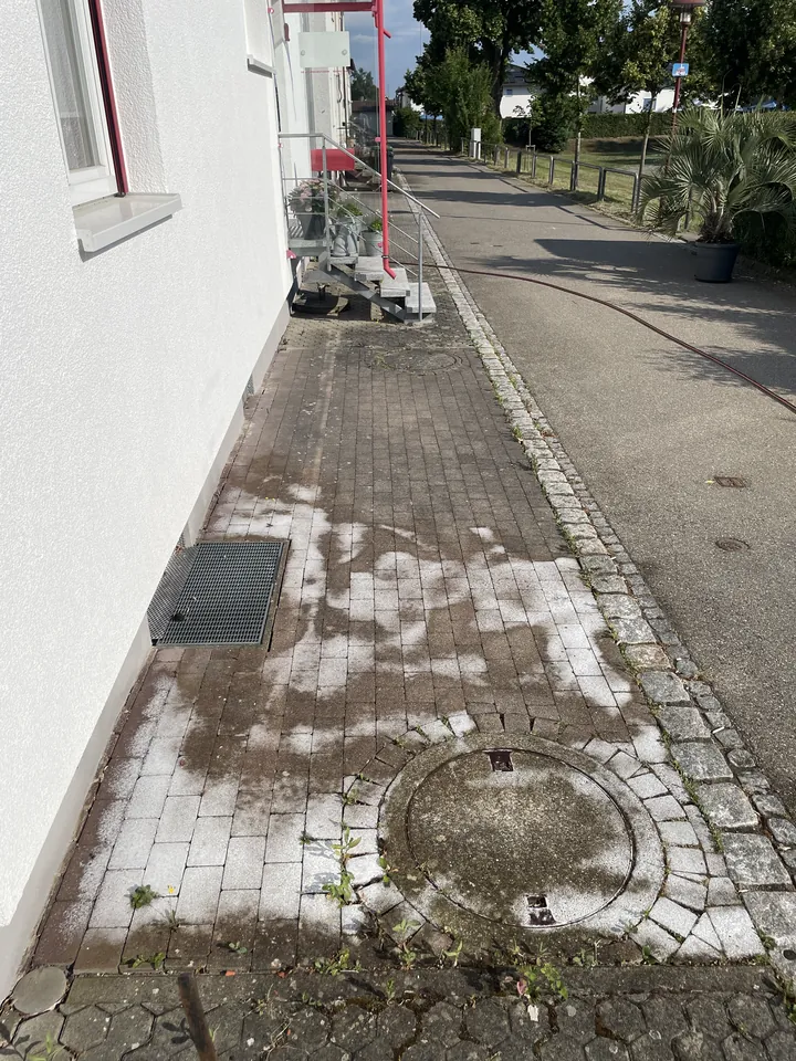 Bad Saulgau, Stellplatz aus rotem Pflaster, vorher
