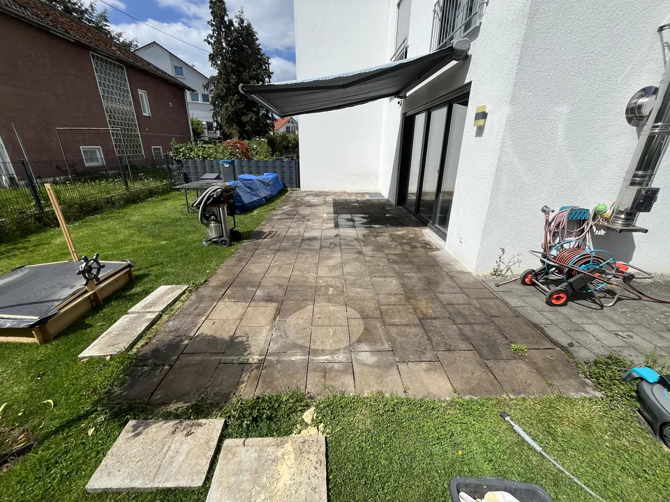 Bad Waldsee, Terrasse aus Betonplatten, vorher