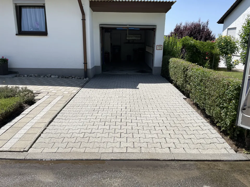 Garageneinfahrt in Bogenweiler nach Reinigung und Veredelung mit BSV-Langzeitschutz
