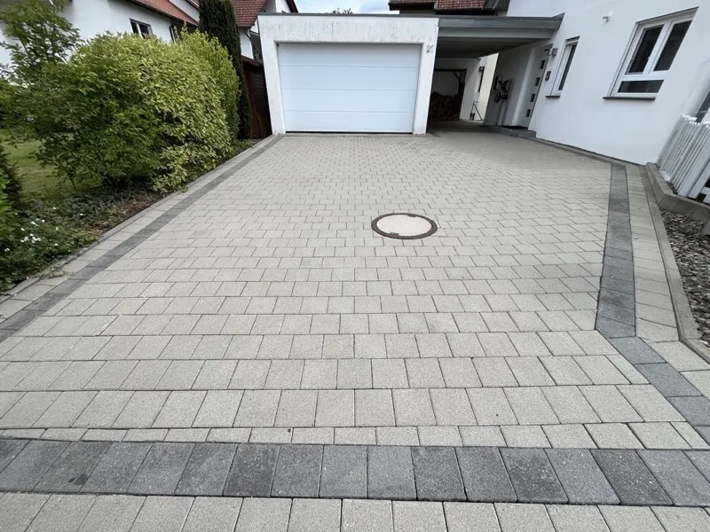 Einfahrt in Blitzenreute nach der Sanierung