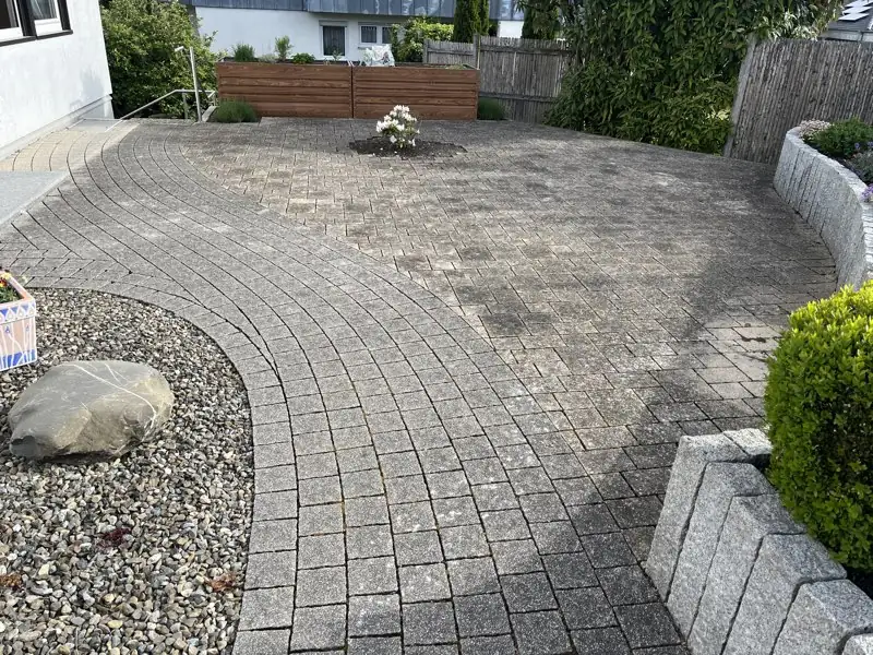 Hauseingang in Bogenweiler vor der Reinigung