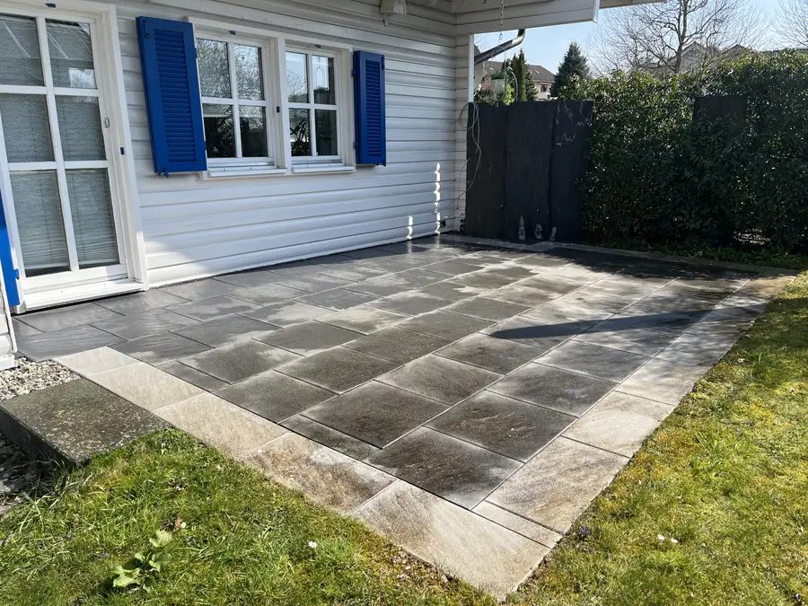 Terrasse in Pfullendorf vor der Reinigung