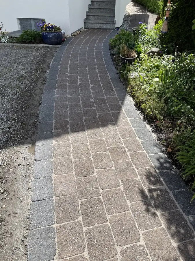 Hauseingang in Wilhelmsdorf nach der Sanierung